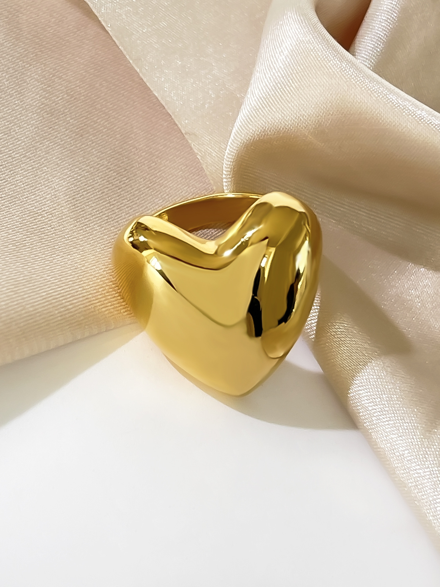 Fashion Titanium Steel Glossy Love Shape Ring Image 6