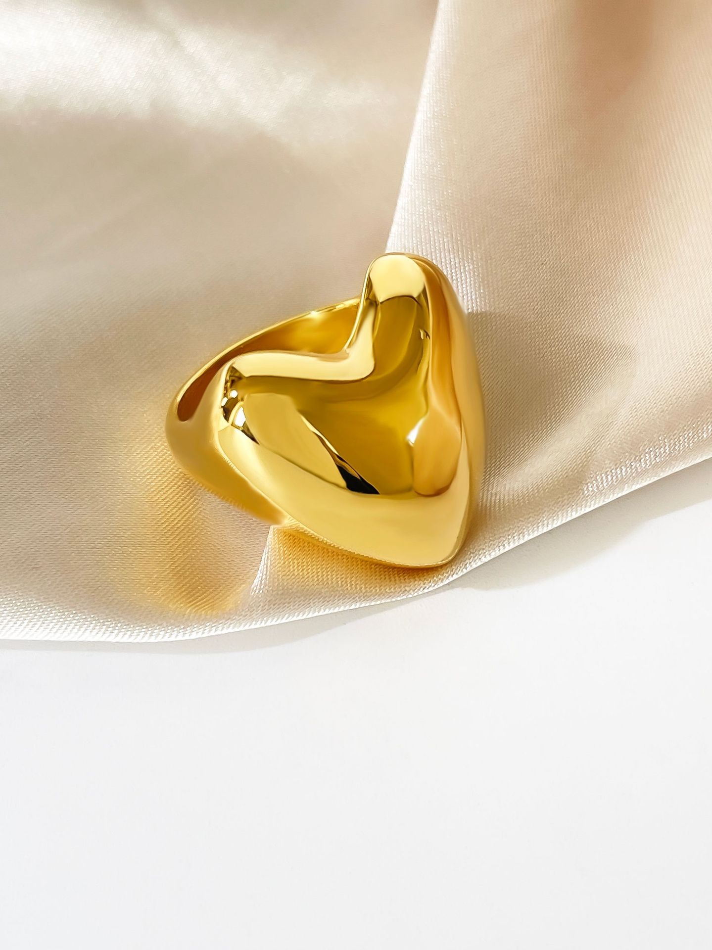Fashion Titanium Steel Glossy Love Shape Ring Image 3