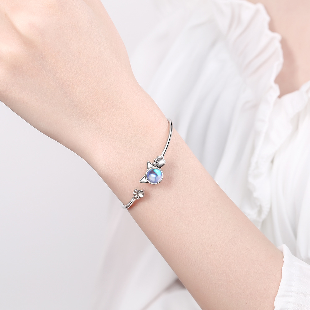 Cat Paw Bracelet Design