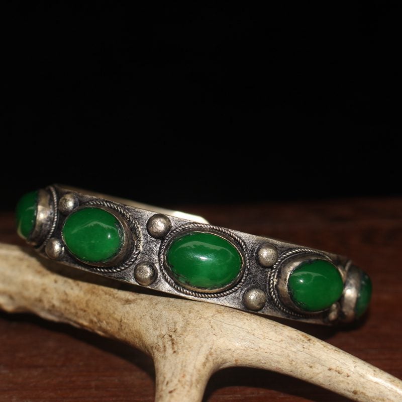 Elegant Design of the Bracelet