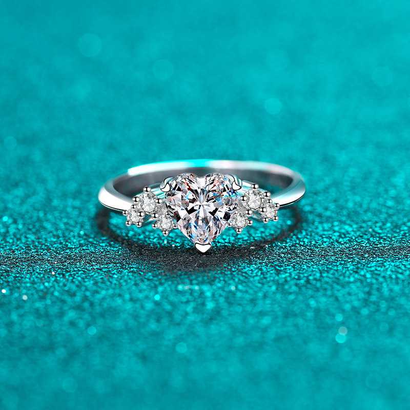 925 Sterling Silver Heart-shaped Moissanite Ring Image 1