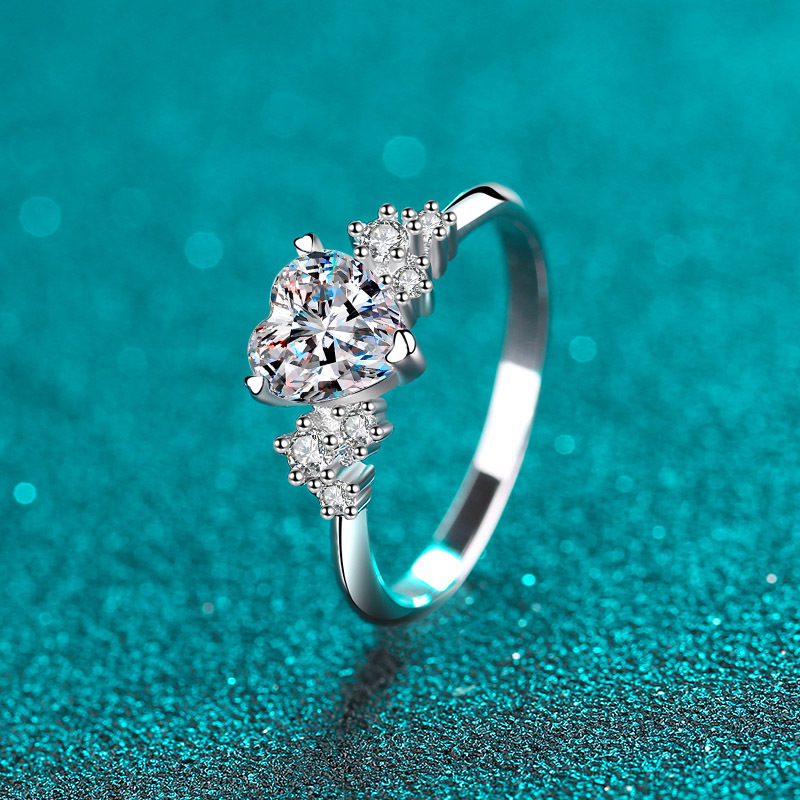 925 Sterling Silver Heart-shaped Moissanite Ring Image 2
