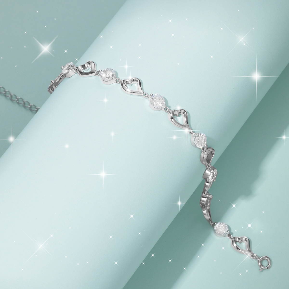 Women's Loving Heart Zircon Bracelet Image 1