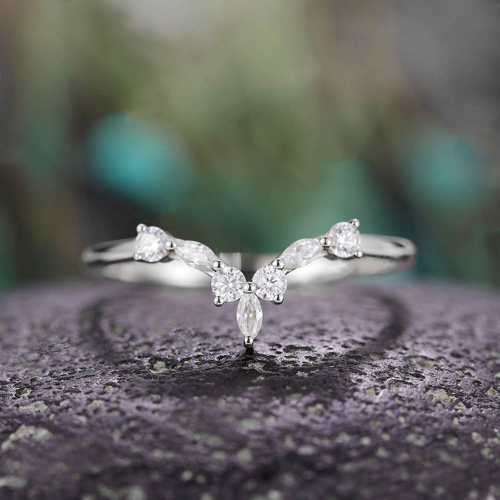 Creative V-shaped Horse Eye Zircon Geometric Ring