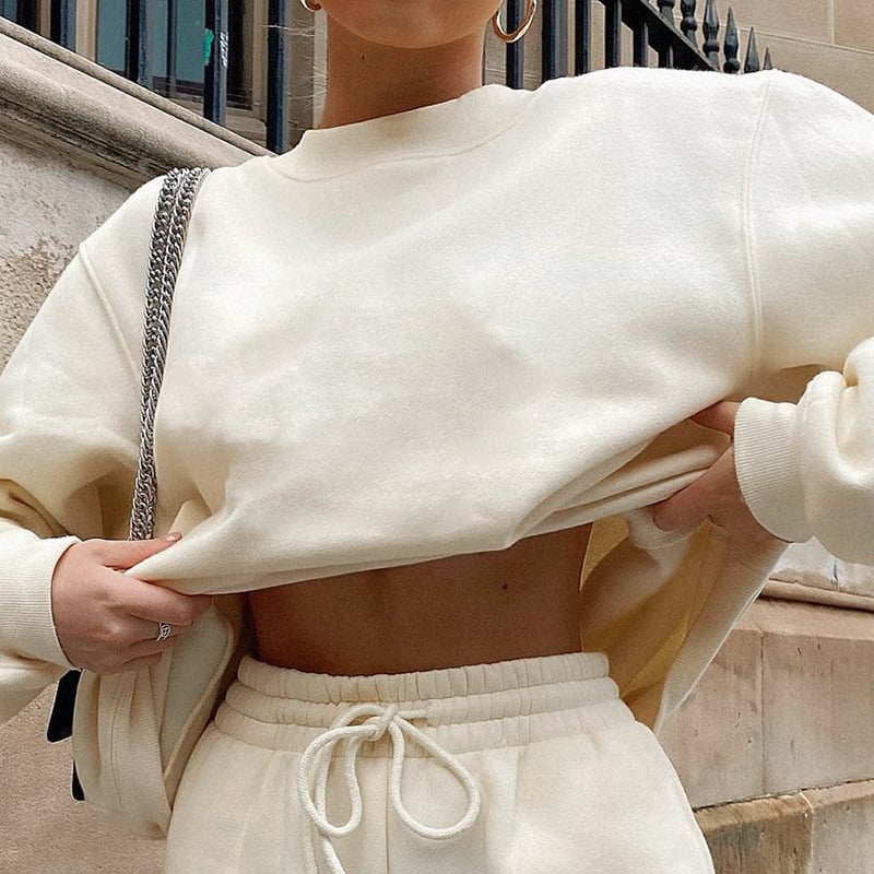 Round Neck Pullover Sweatshirt Shorts Suit Image 3