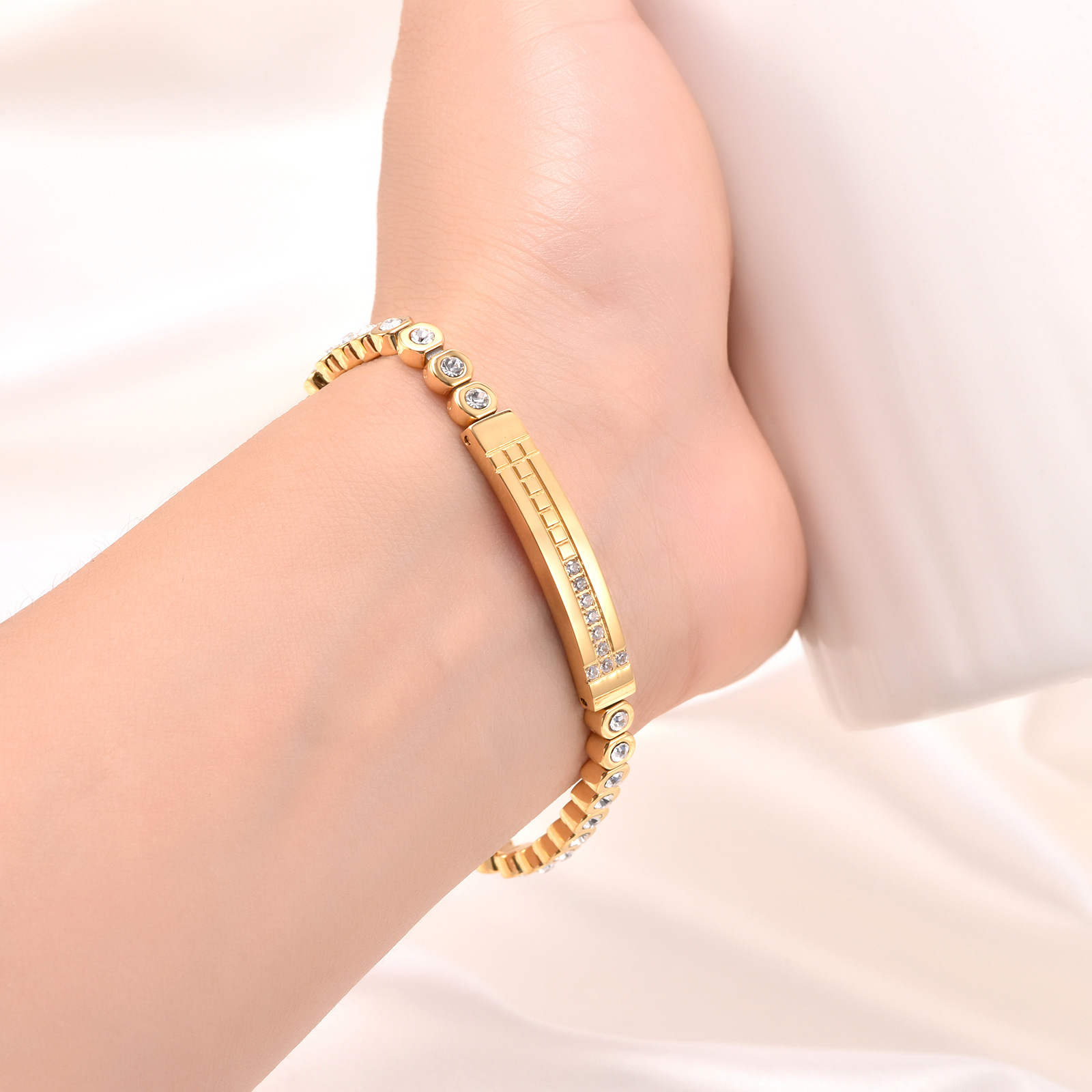 Popular Light Luxury High-grade Inlaid Stone Double T Bracelet Image 4