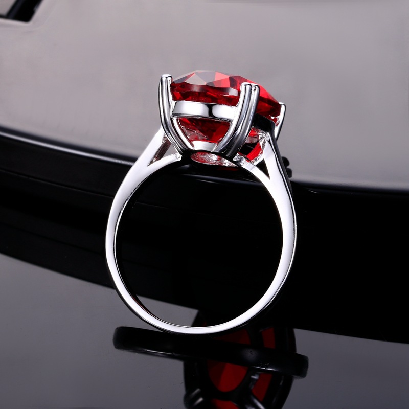 High Fashion Oval Four-claw Artificial Diamond Ring