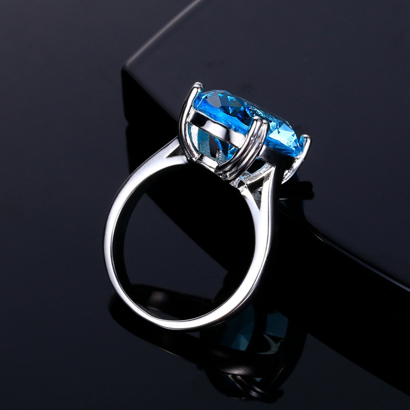 High Fashion Oval Four-claw Artificial Diamond Ring