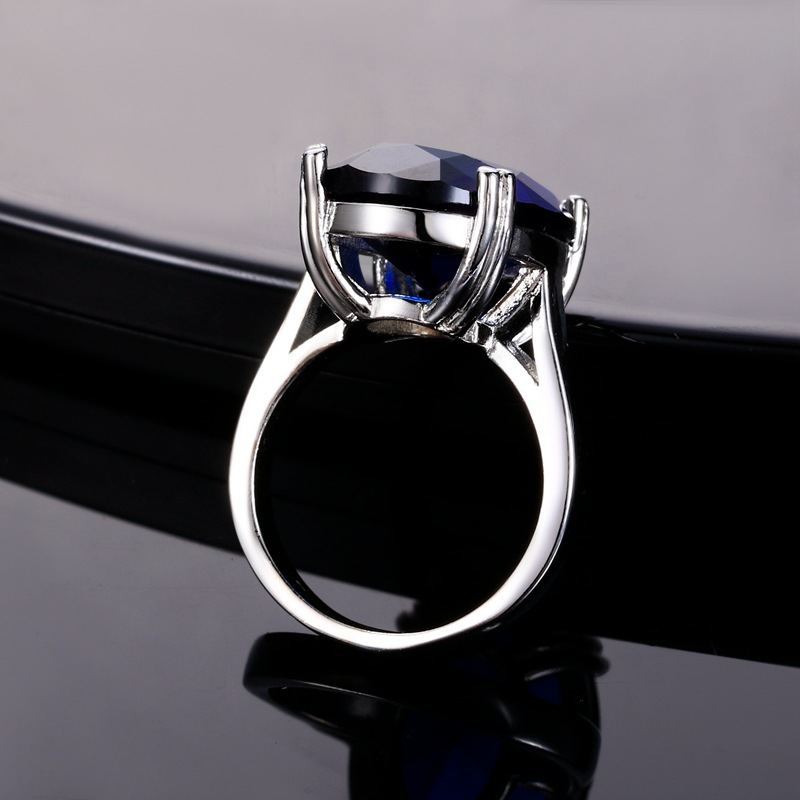 High Fashion Oval Four-claw Artificial Diamond Ring