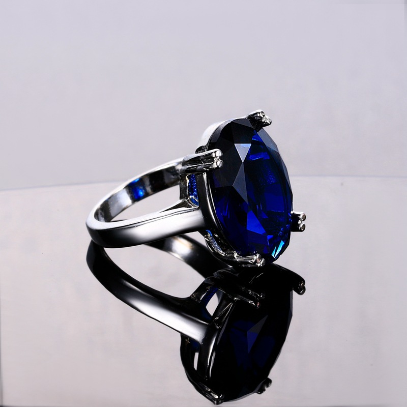High Fashion Oval Four-claw Artificial Diamond Ring