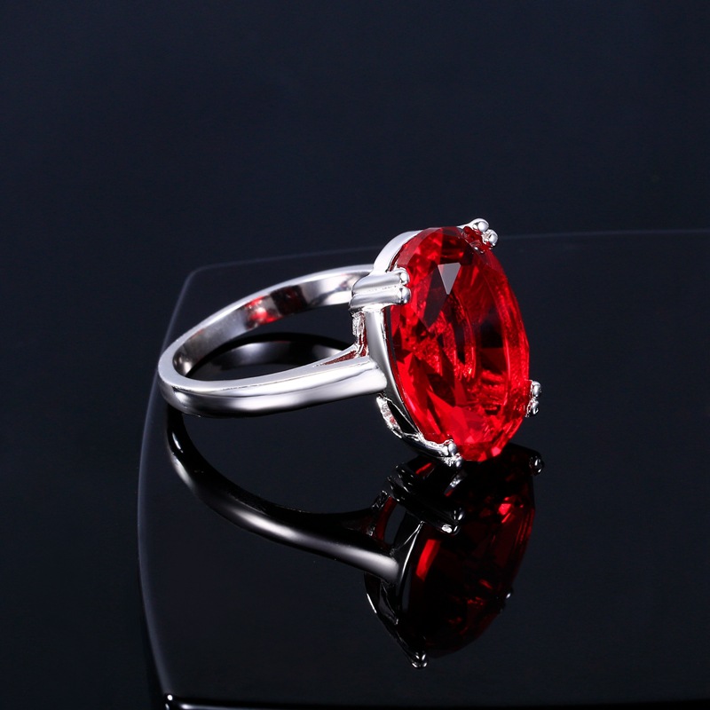 High Fashion Oval Four-claw Artificial Diamond Ring