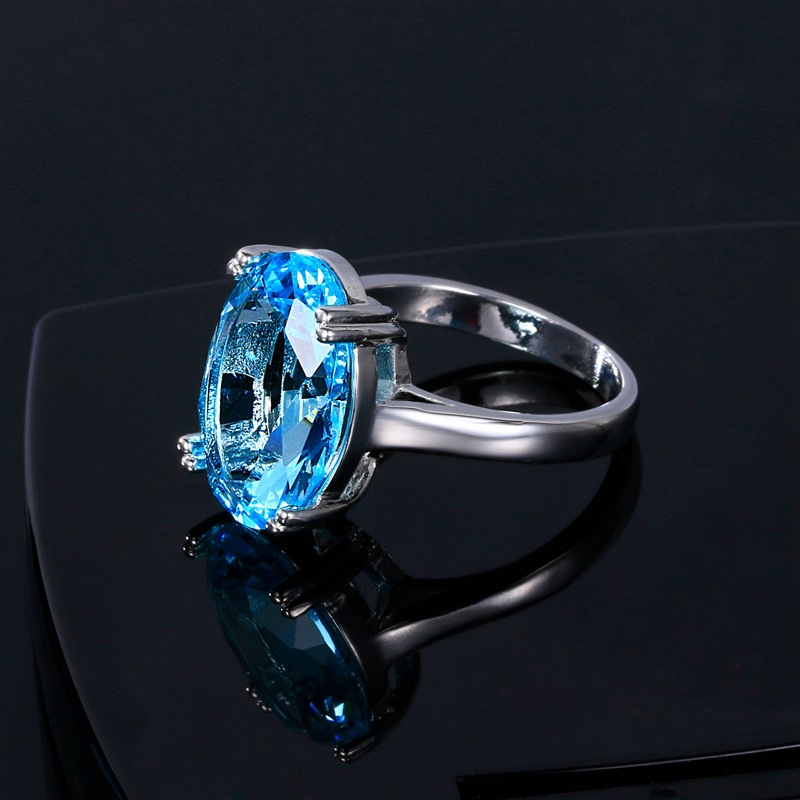 High Fashion Oval Four-claw Artificial Diamond Ring