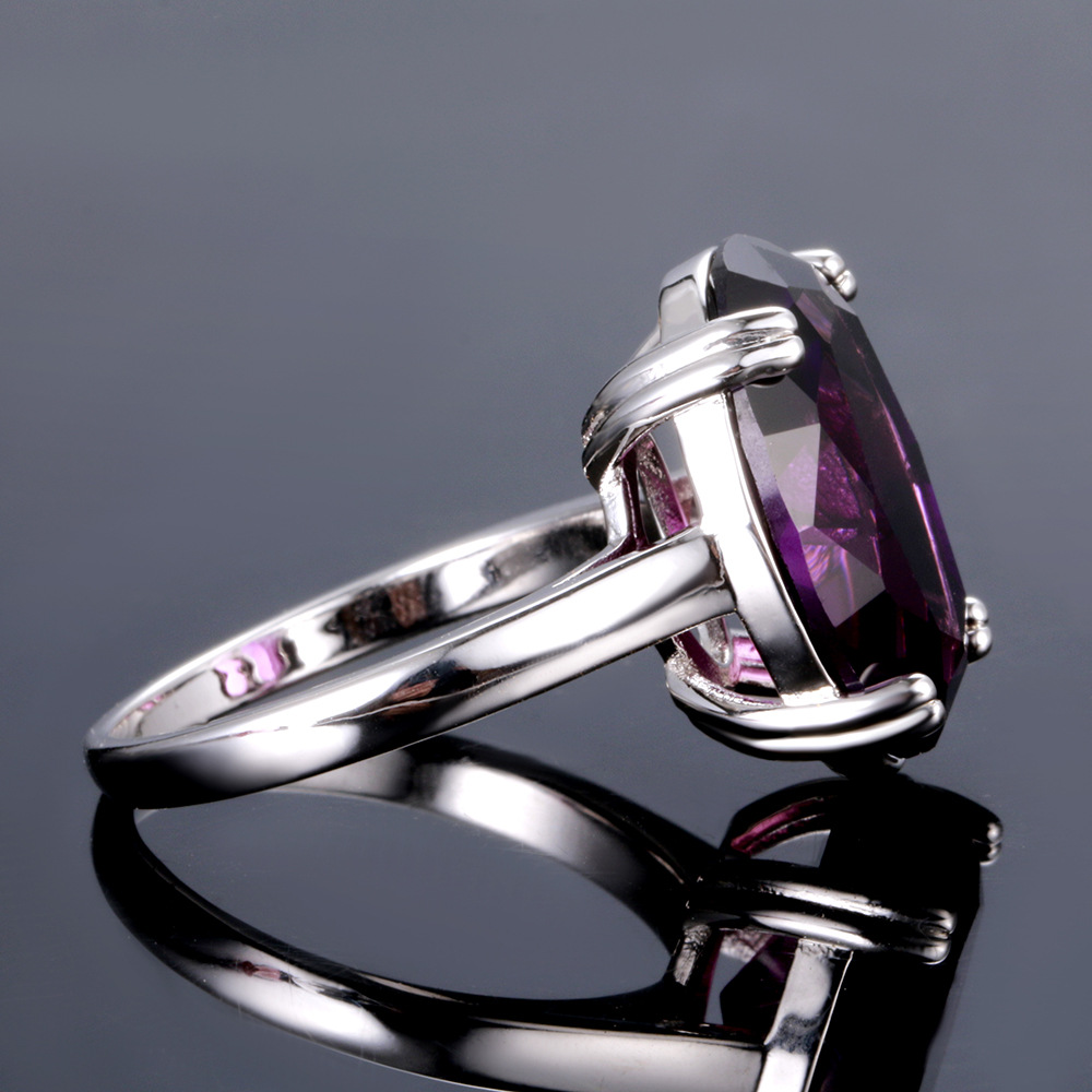 High Fashion Oval Four-claw Artificial Diamond Ring