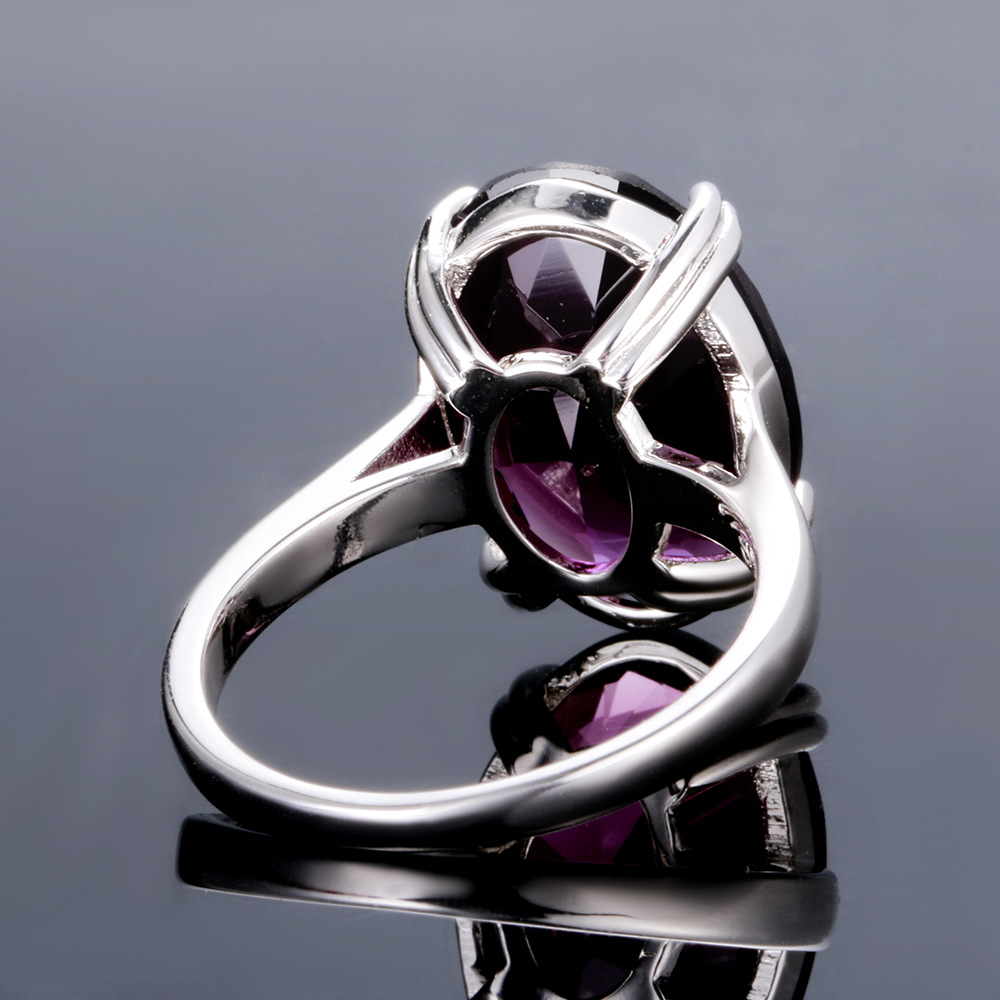 High Fashion Oval Four-claw Artificial Diamond Ring