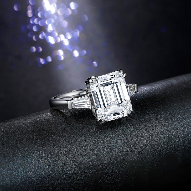 Emerald Ring Showcase