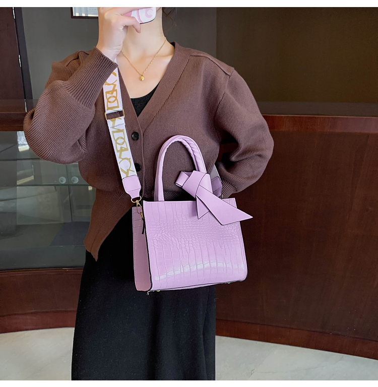 Trendy Chain Messenger Bag