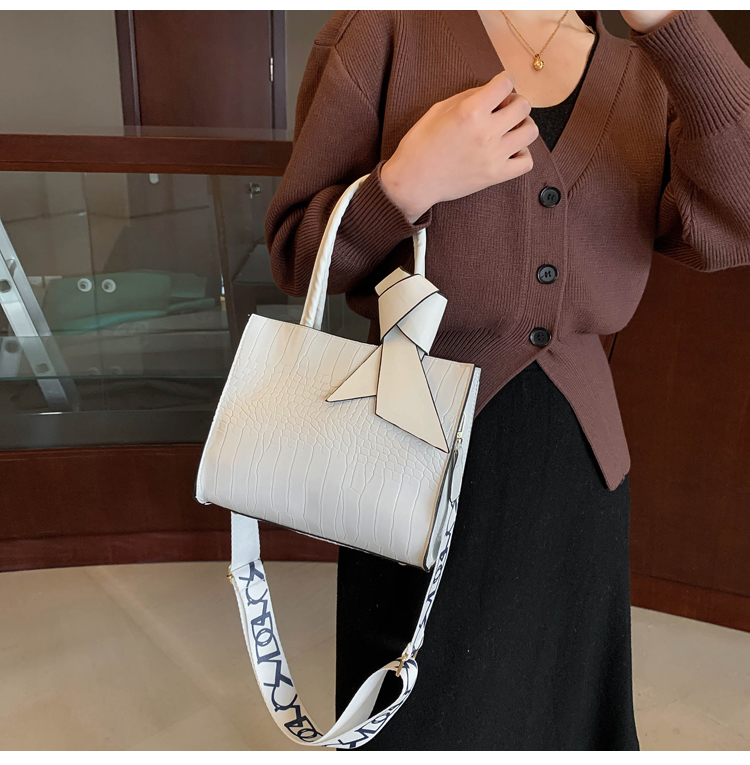 Versatile Fashion Accessory
