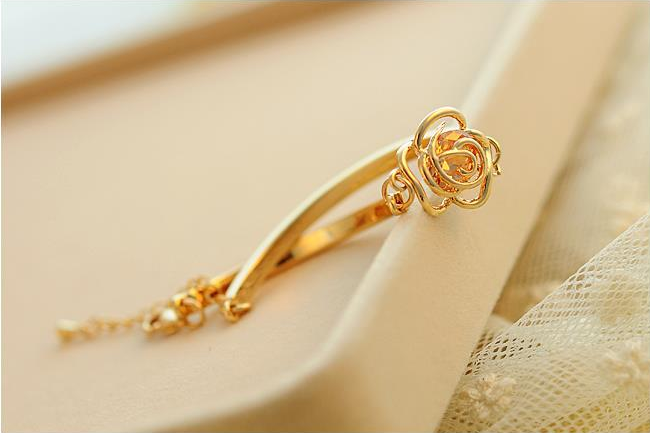 Fashionable Rose Gold Bracelet