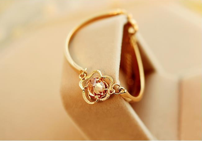 Elegant Design Bracelet