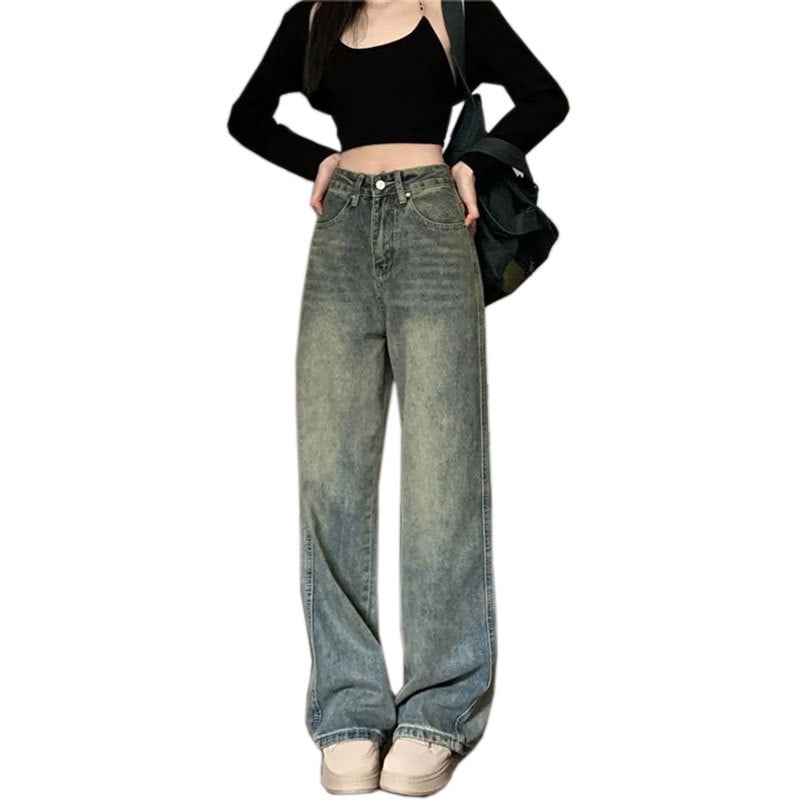 Casual outfit pairing with trousers