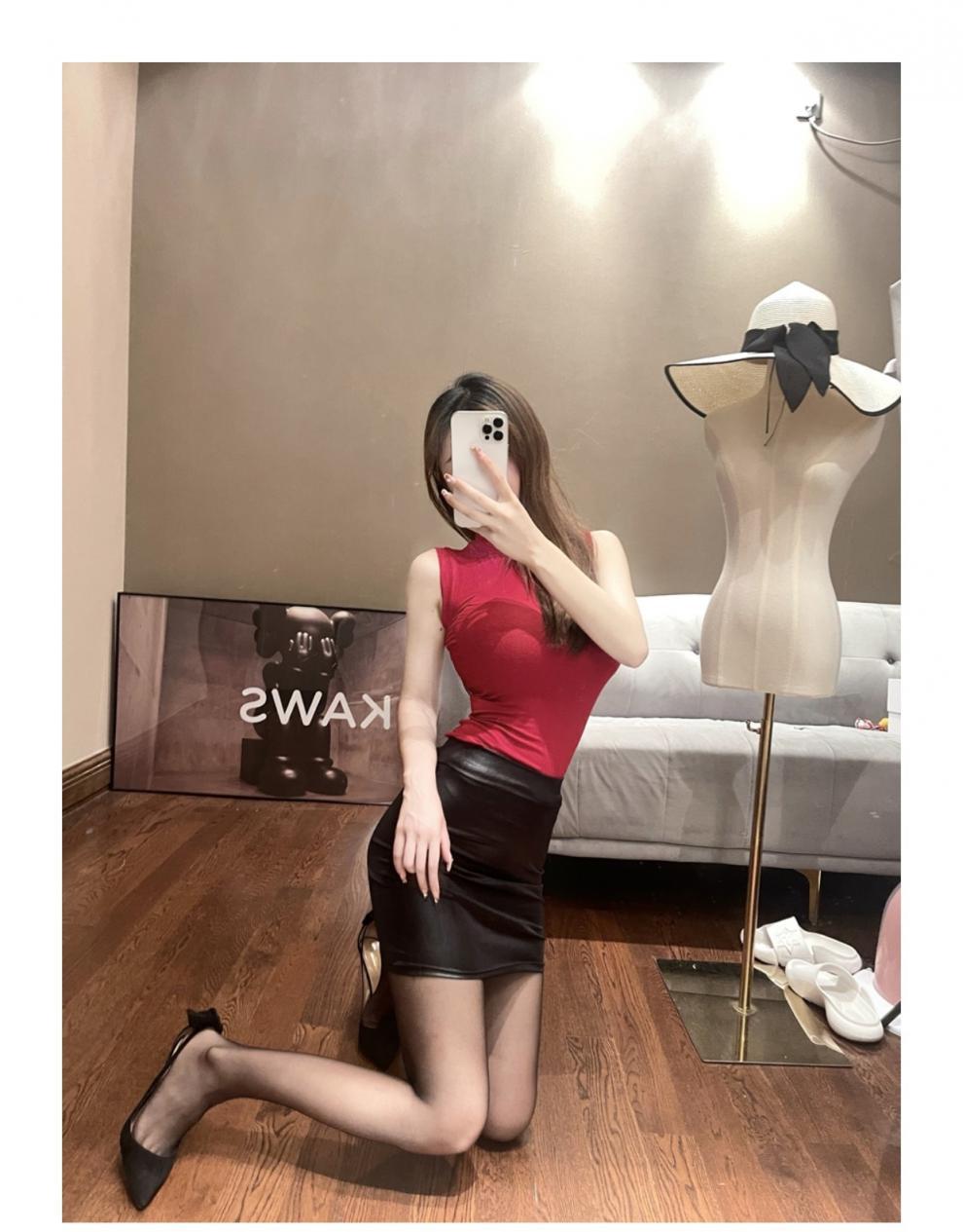 Matte PU Hip Skirt Image 3