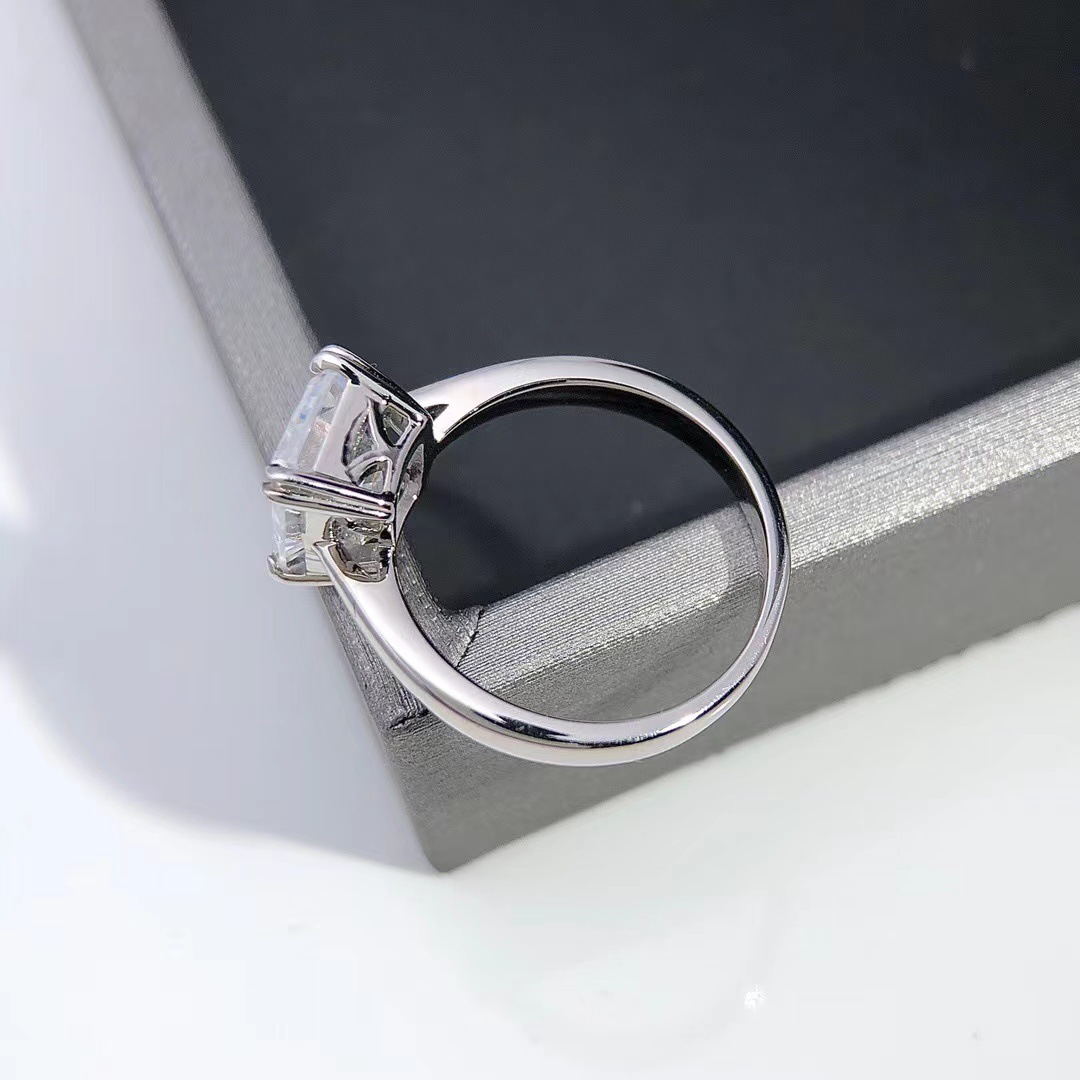 Sterling Silver Ring Light Luxury Moissanite Diamond Ring Image 2