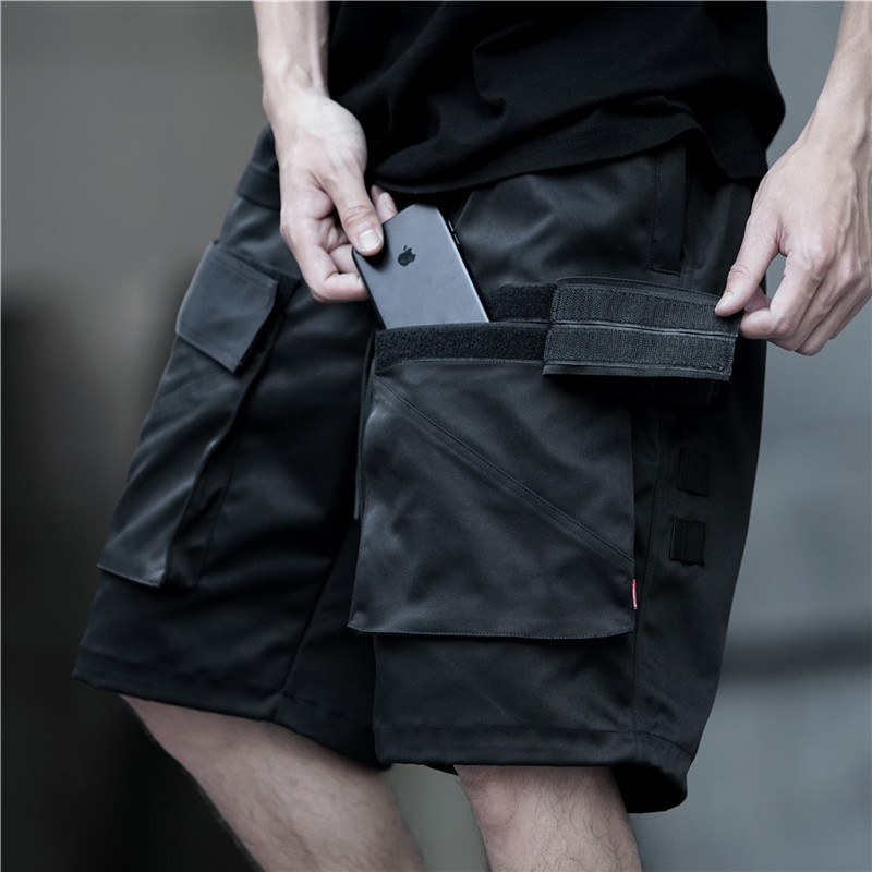 Versatile multi-pocket shorts