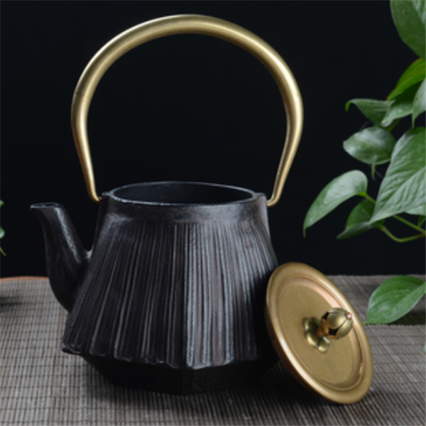 Copper Covered Iron Pot Image 1